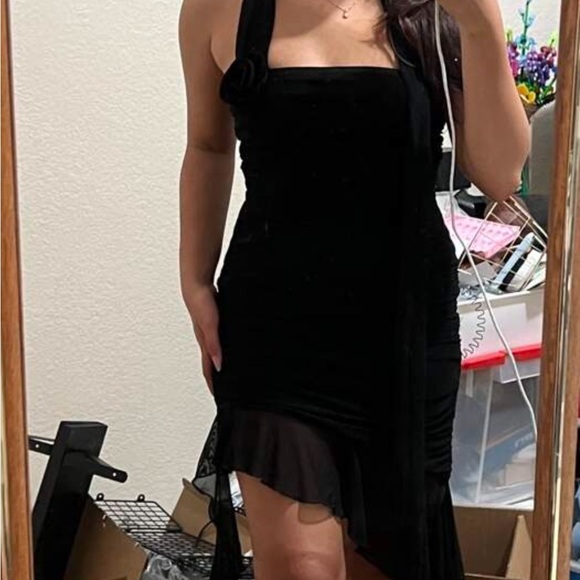 Black Sexy Bodycon Ruched Dress - Picture 2 of 4